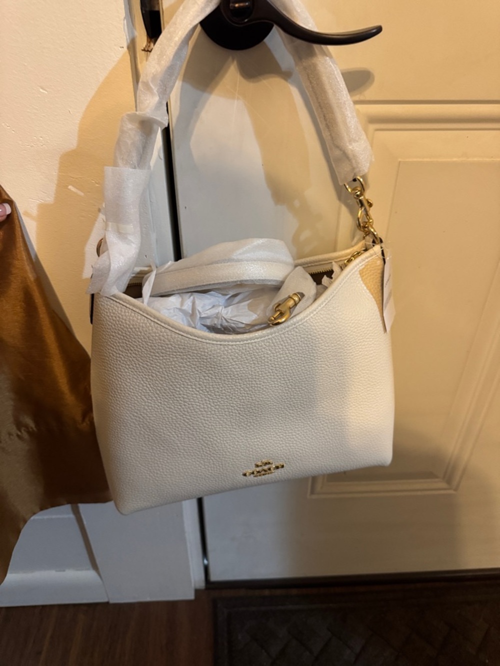 Coach Off-White Leather Shoulder Bag - Picture 6 of 7